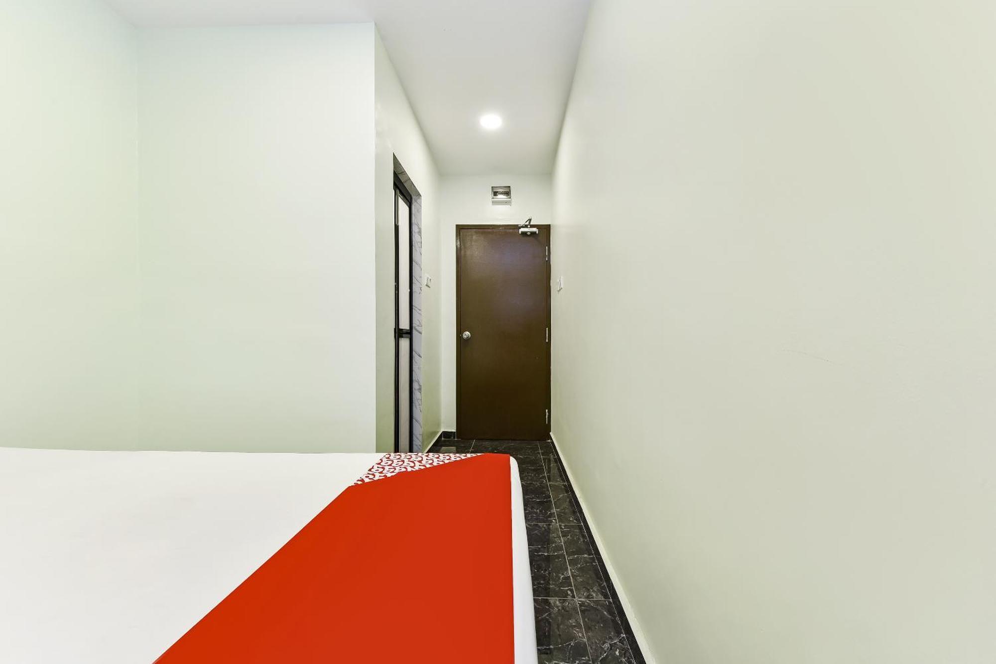 Oyo 90445 Th Hotel Bahau Zewnętrze zdjęcie