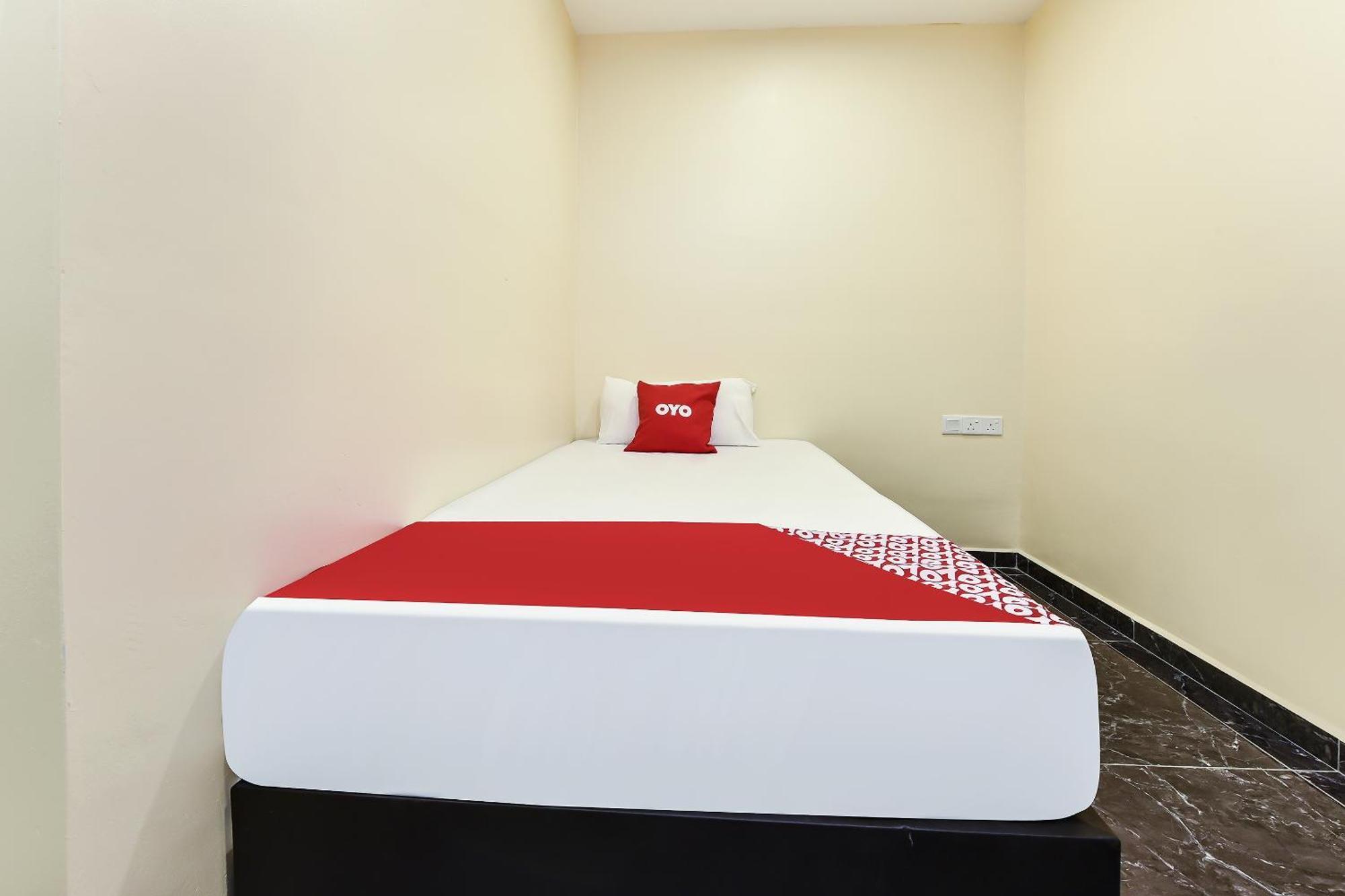 Oyo 90445 Th Hotel Bahau Zewnętrze zdjęcie