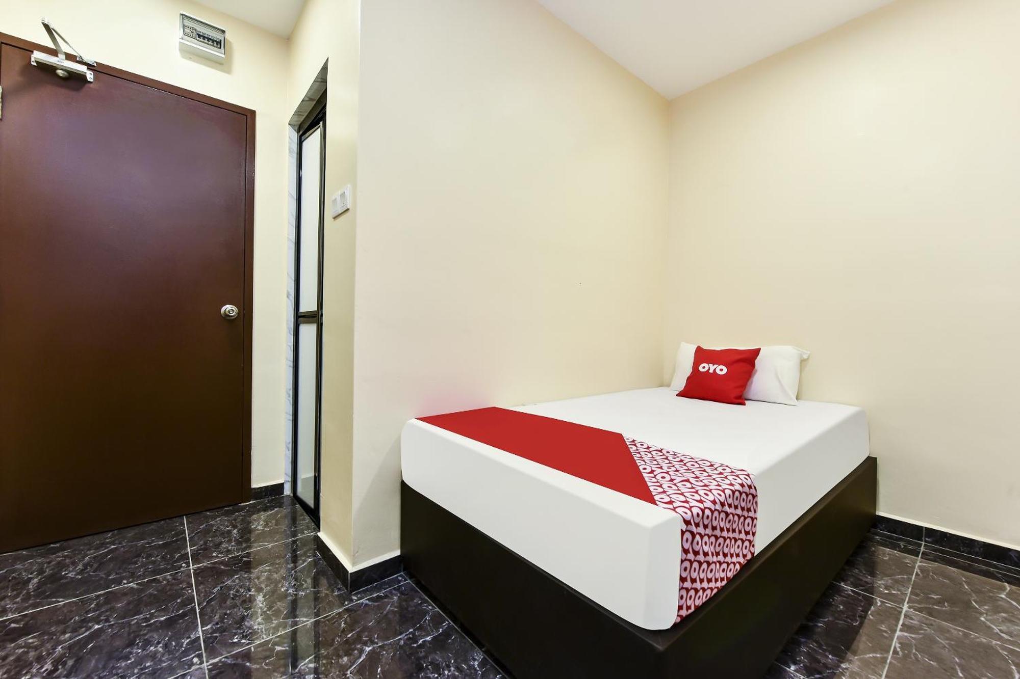 Oyo 90445 Th Hotel Bahau Zewnętrze zdjęcie