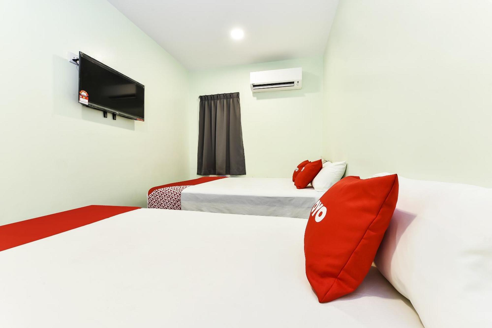 Oyo 90445 Th Hotel Bahau Zewnętrze zdjęcie