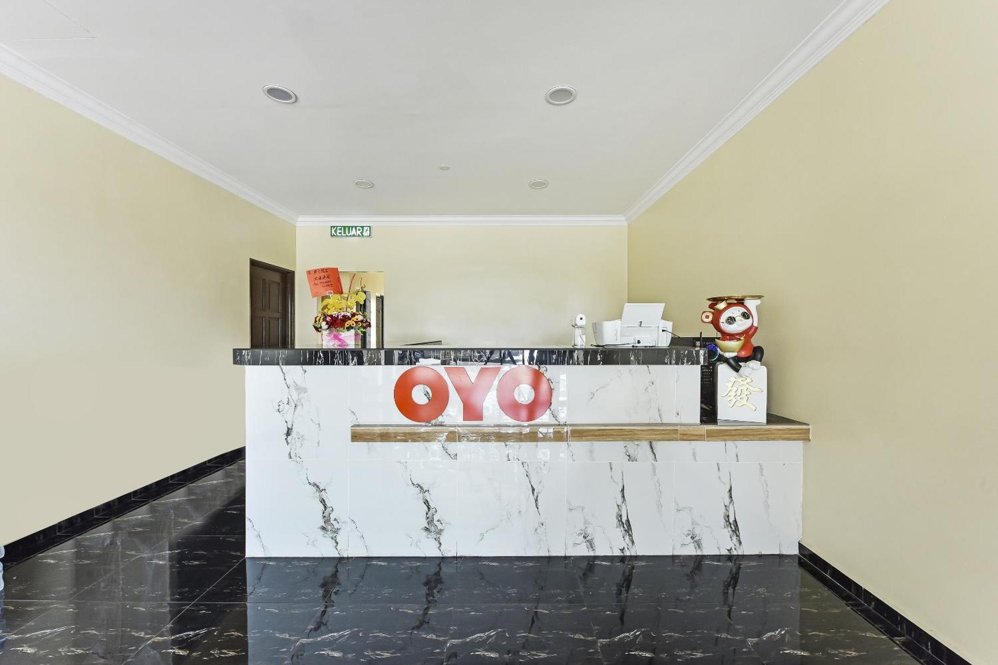 Oyo 90445 Th Hotel Bahau Zewnętrze zdjęcie