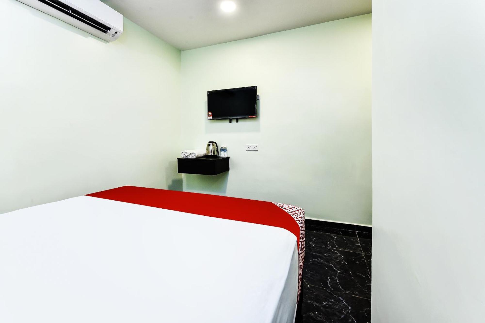 Oyo 90445 Th Hotel Bahau Zewnętrze zdjęcie