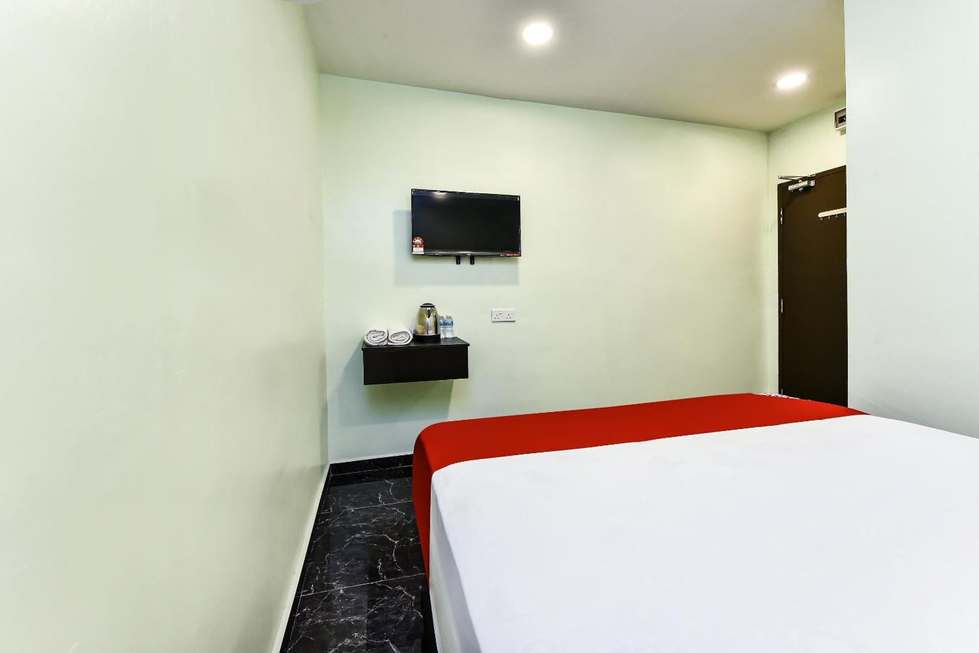 Oyo 90445 Th Hotel Bahau Zewnętrze zdjęcie